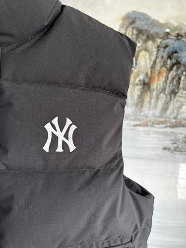 MLB New York Yankees Black Down Puffer Vest